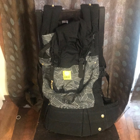 lillebaby black and white